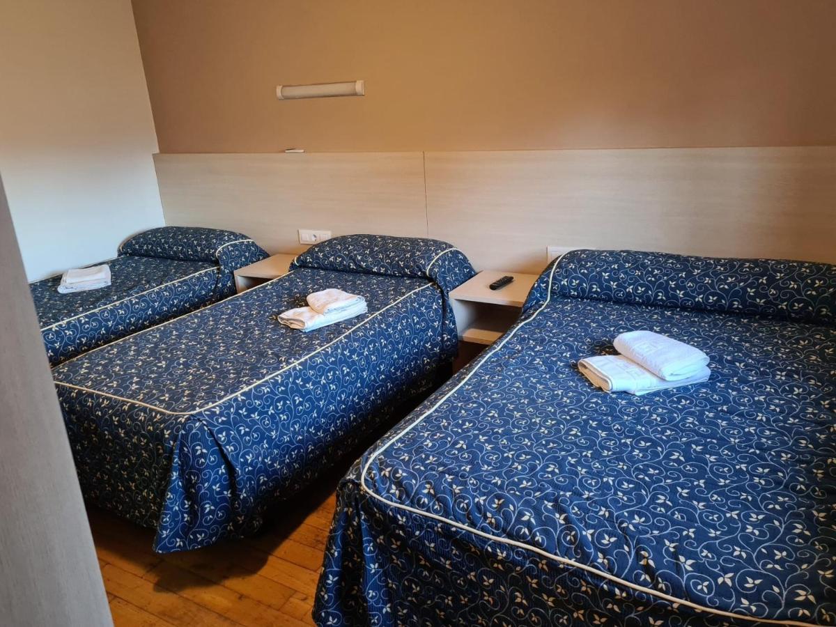 Pension La Principal Torrelavega Δωμάτιο φωτογραφία